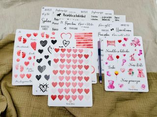 Tak jsem vám to trochu usnadnila… I když doufám, ze se vám v e-shopu orientuje dobře a spoustu filtrů vám výběr samolepek...